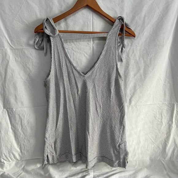 Lucky brand tank top - Picture 2 of 5